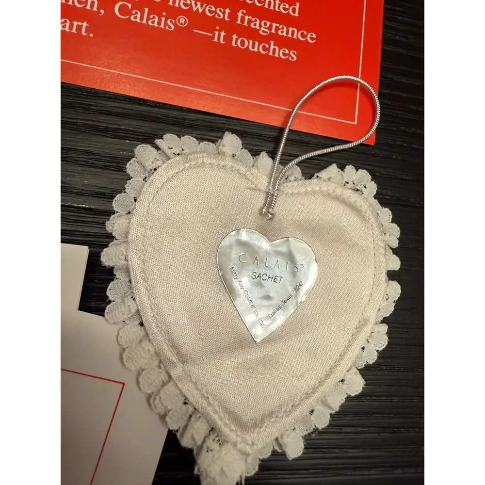 Home for the Holidays Calais Sachets Gift Heart Shape with Papers Gifting